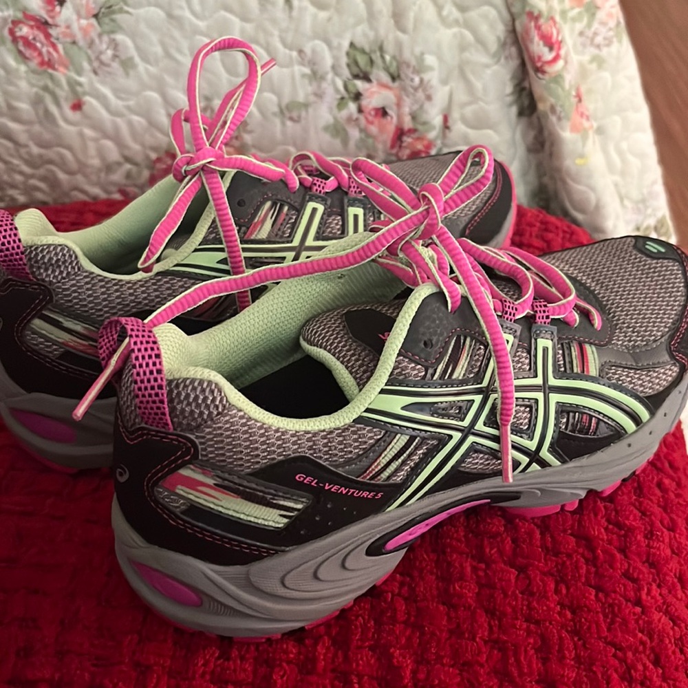Brand new size 6.5 ASICS